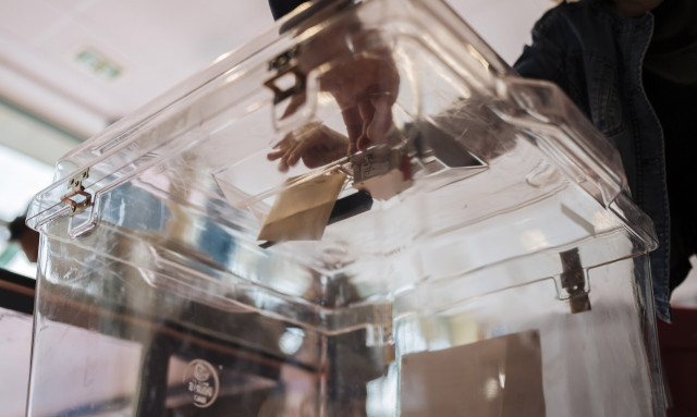 Γαλλία-Ευρωεκλογές: Μειωμένη η αποχή - Προβάδισμα Λεπέν δείχνουν οι δημοσκοπήσεις