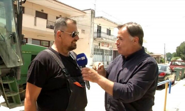 Σέρρες: Από το χωράφι στο εκλογικό κέντρο με το… τρακτέρ για να ψηφίσει