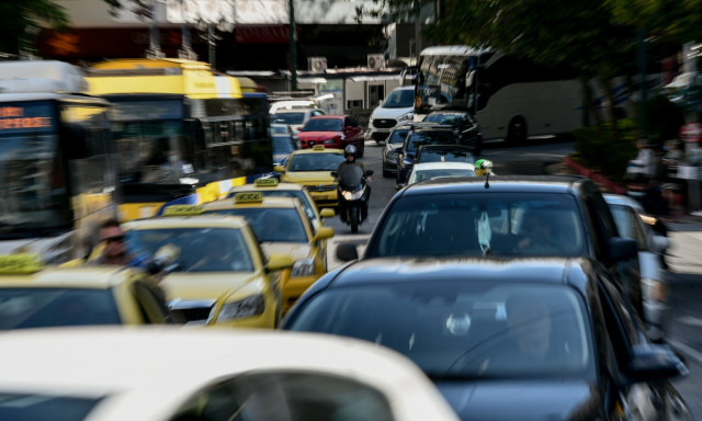 Κίνηση τώρα: «Βουλιάζει» η παραλιακή - Προβλήματα και στον Κηφισό