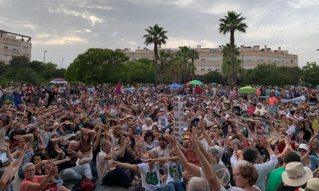 Στις «φλόγες» οι Βαλεαρίδες: Oι ντόπιοι... κλειδώνουν τα χωριά τους στη «Μύκονο της Ισπανίας»