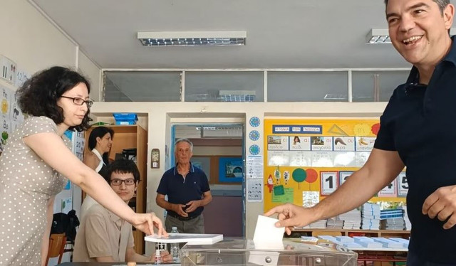 Ψήφισε ο Αλέξης Τσίπρας - Σχολίασε την περιορισμένη παρουσία των ψηφοφόρων