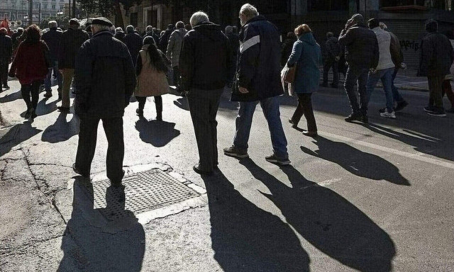 Αναδρομικά έως 8.000 ευρώ: 400.000 συνταξιούχοι περιμένουν αποφάσεις και επανυπολογισμούς