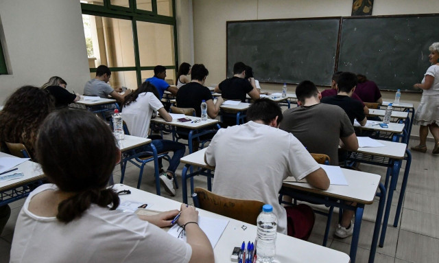 Πανελλαδικές Εξετάσεις 2024: Όλα τα έκτακτα μέτρα για τον καύσωνα - Τι θα ισχύει για τους μαθητές