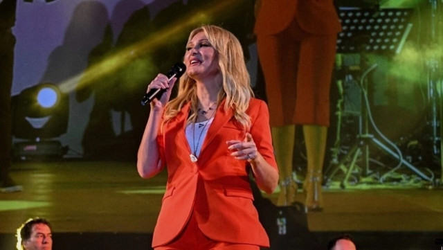 Νατάσα Θεοδωρίδου: «Μου δώσατε φτερά και πετάω» - Συγκινήθηκε με 87χρονη που πήγε σε συναυλία της