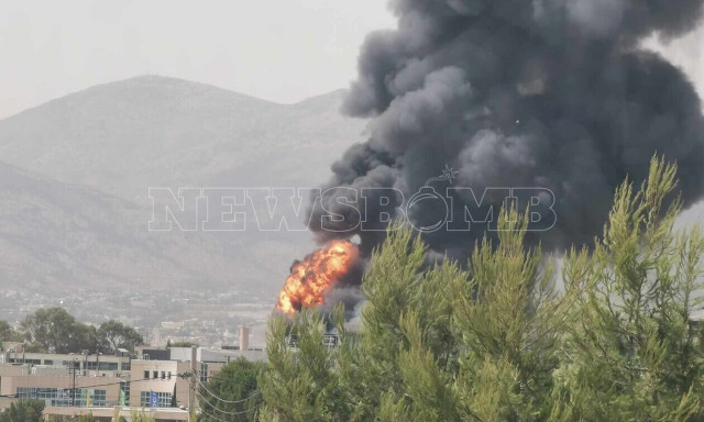 Φωτιά στην Κηφισιά: Στον σύζυγο της Μίνας Γκάγκα ανήκει το εργοστάσιο που καίγεται