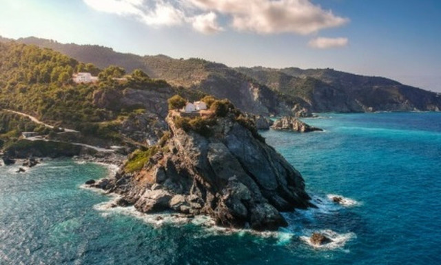 Η Σκόπελος, το ομορφότερo νησί για τους Γάλλους