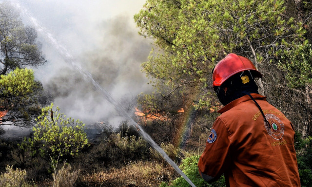 Φωτιά: Σε απόλυτη επιφυλακή αύριο - Σήμα κινδύνου για 4 περιφέρειες