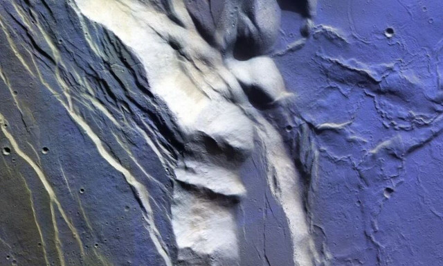 Εντοπίστηκε παγωμένο νερό στα ηφαίστεια του Άρη - «Αντιστοιχεί σε 60 πισίνες ολυμπιακών διαστάσεων»