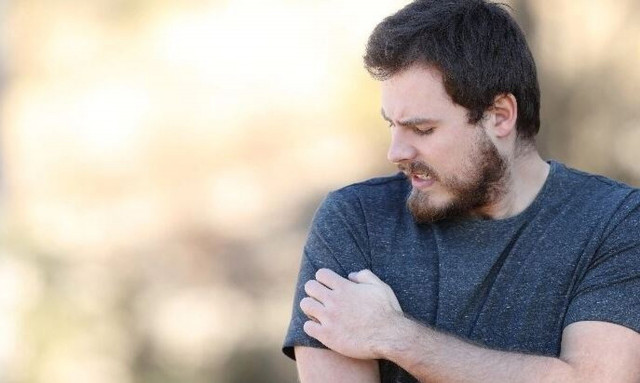 Το κόλπο που θα σε σώσει φέτος το καλοκαίρι: Πώς θα απαλλαγείς από τα κουνούπια με τρία απλά υλικά