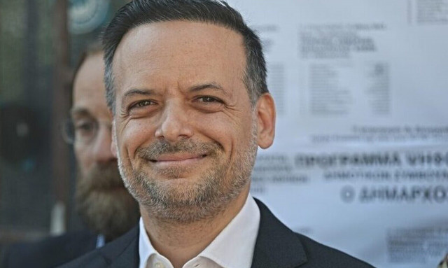 ΠΑΣΟΚ: Ο Δούκας αλά Μιτεράν είναι πολύ κοντά να μπει στην κούρσα της διαδοχής