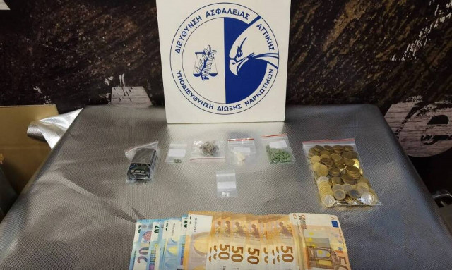 Ζεφύρι: Τρεις συλλήψεις για διακίνηση ναρκωτικών