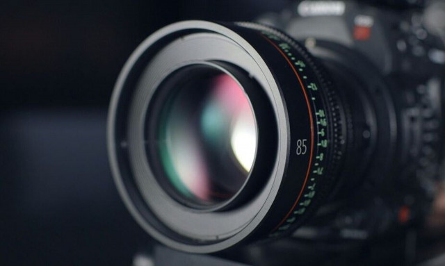 Γνωστη ηθοποιός διέρρευσε μόνη της γυμνές φωτογραφίες της - Την εκβίαζε χάκερ