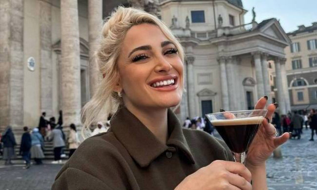 Ιωάννα Τούνη - Δημήτρης Αλεξάνδρου: Φουλ στα κόκκινα στις Σεϋχέλλες με τον μικρό Πάρη