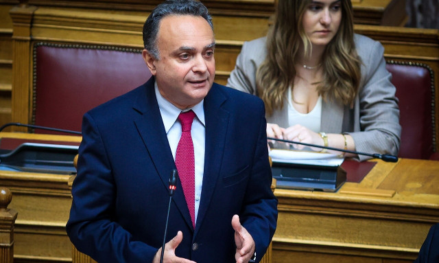 Κυβερνητική απάντηση σε Κελέτση: Έφυγε για λόγους αναποτελεσματικότητας, όχι για τα ομόφυλα