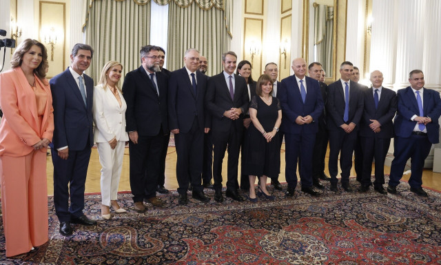 Ανασχηματισμός χωρίς «εκπλήξεις» αλλά με πολιτικό περιεχόμενο