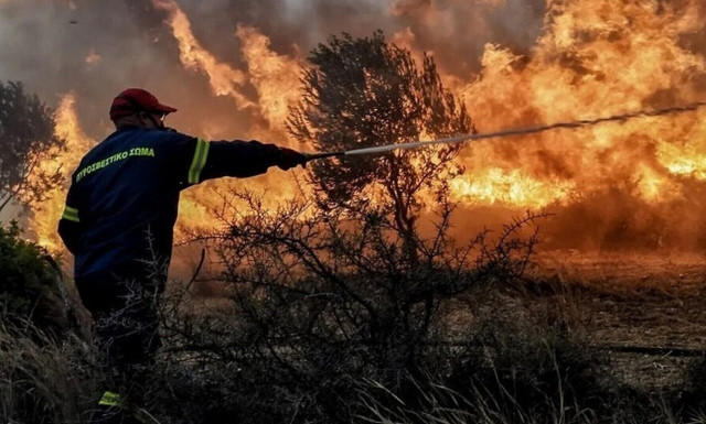 Μεγάλη φωτιά στη Λάρισα - Ήχησε το 112