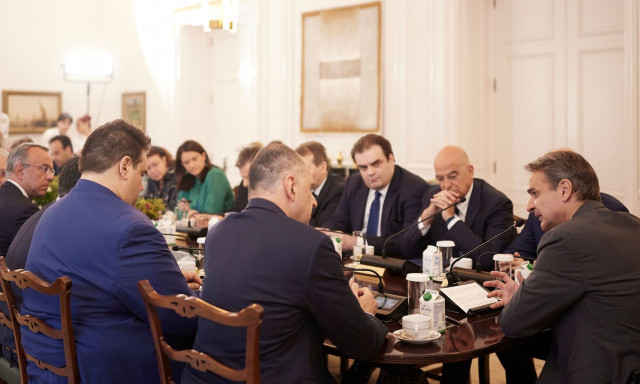 Ο Μητσοτάκης μεταβαίνει στην Ελβετία