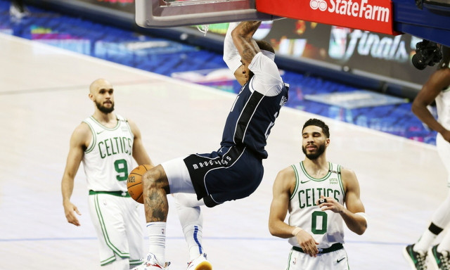 Τελικοί NBA: Ασύλληπτοι Μάβερικς διέλυσαν τους Σέλτικς και καθυστέρησαν την απονομή (vids)