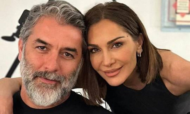 Δέσποινα Βανδή: Η selfie της με τον Βασίλη Μπισμπίκη στο αεροπλάνο