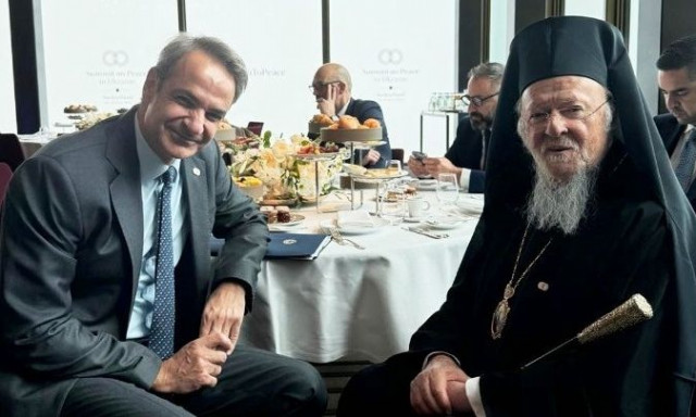 Συνάντηση Μητσοτάκη με τον Οικουμενικό Πατριάρχη Βαρθολομαίο στην Ελβετία