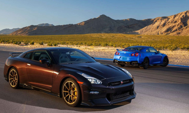 To παραδοσιακά supercars μας αποχαιρετούν