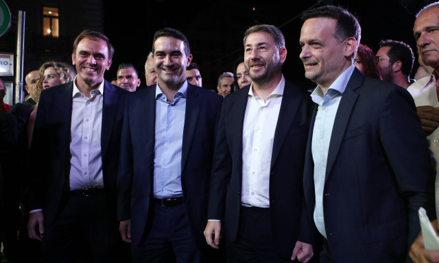 ΠΑΣΟΚ: Οι εσωκομματικές εκλογές, η παρέμβαση Δούκα και οι δελφίνοι Ανδρουλάκη