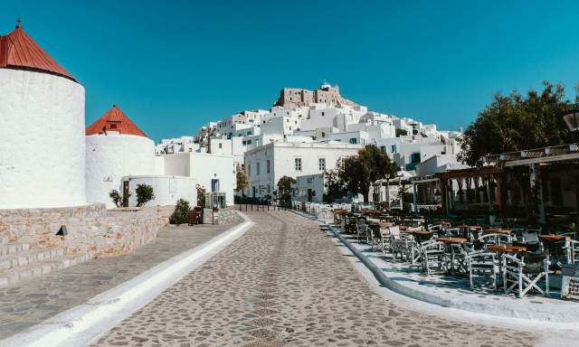 Travel Weekly: Η Αστυπάλαια, το κορυφαίο «μυστικό» νησί της Ελλάδας για τους Βρετανούς