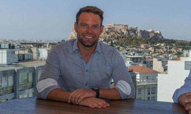 Ο «εφοπλιστής» ξεφορτώνει το καράβι