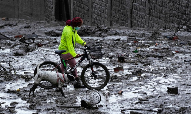 Ισημερινός: Τουλάχιστον επτά νεκροί και περισσότεροι από 20 τραυματίες εξαιτίας κατολίσθησης
