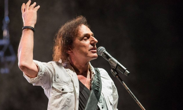 Πέντε αξέχαστες live εμφανίσεις του Βασίλη Παπακωνσταντίνου