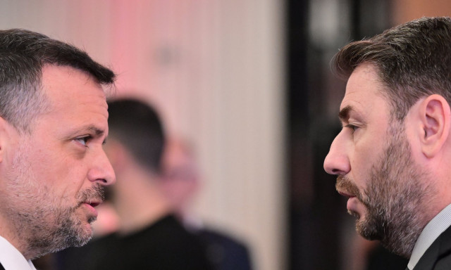 Βγήκαν τα «μαχαίρια» στο ΠΑΣΟΚ: Οι απειλές Ανδρουλάκη για διαγραφές και στο βάθος ο... Χάρης Δούκας