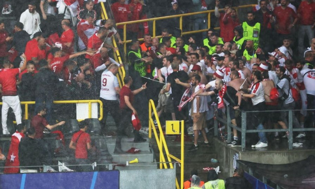 Euro 2024: Άγριο ξύλο στις εξέδρες ανάμεσα σε Τούρκους και Γεωργιανούς