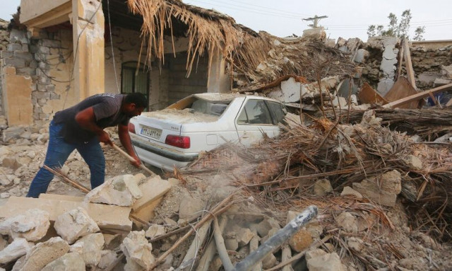 Ιράν: Τέσσερις νεκροί και120 τραυματίες από σεισμό πέντε Ρίχτερ