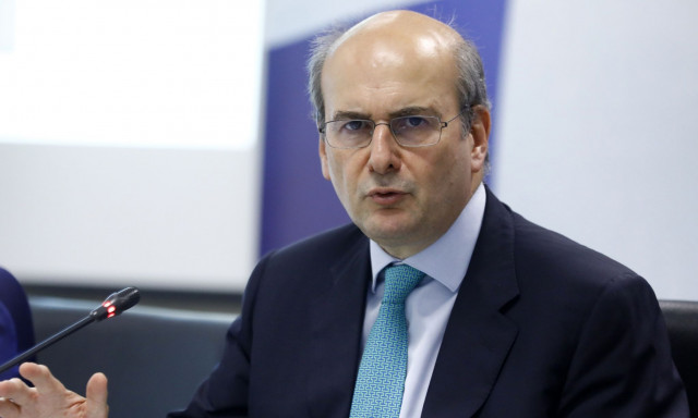 Χατζηδάκης: «Δεν μπορώ να στέκομαι αδιάφορος όταν κάποιοι δηλώνουν εισόδημα 268 ευρώ το μήνα»