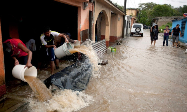 Νεκροί και καταστροφές από το πέρασμα κακοκαιρίας σε χώρες της κεντρικής και νότιας Αμερικής