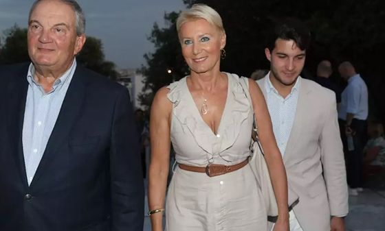 Κώστας Καραμανλής – Νατάσα Παζαίτη: Σπάνια οικογενειακή εμφάνιση στο Ηρώδειο