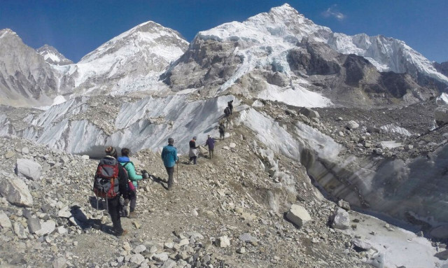 Έβερεστ: «Πρασίνισε» η... Σκεπή του Κόσμου - Ο στρατός του Νεπάλ αφαίρεσε 11 τόνους σκουπιδιών