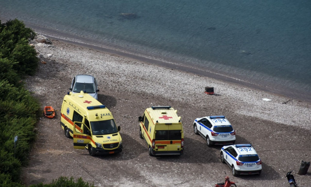 Κρήτη: Μία 75χρονη νεκρή από πνιγμό - 27χρονη έχασε τις αισθήσεις της ενώ κολυμπούσε