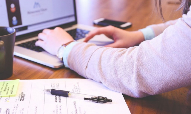 Νέα μείωση ασφαλιστικών εισφορών: Τι κερδίζουν εργαζόμενοι, συνταξιούχοι και εργοδότες