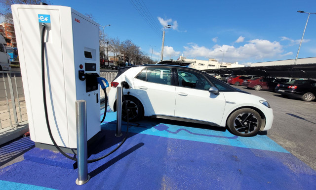 Κινούμαι ηλεκτρικά και Αλλάζω Συσκευές: Τα «πράσινα» προγράμματα του καλοκαιριού