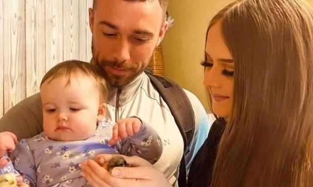 Ιρλανδία: Άγνωστοι συγκέντρωσαν χρήματα για καρκινοπαθή μητέρα - Για να περάσει χρόνο με το μωρό της