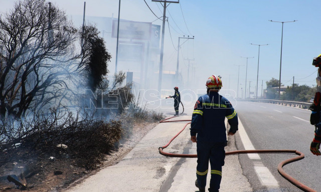 Κίνηση τώρα: Μποτιλιάρισμα στη Βάρης – Κορωπίου μετά τη μεγάλη πυρκαγιά