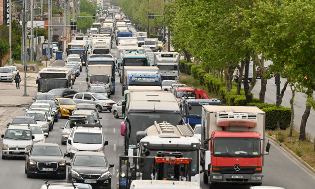Κίνηση: Χάος στους δρόμους - Πού παρατηρούνται μεγάλες καθυστερήσεις