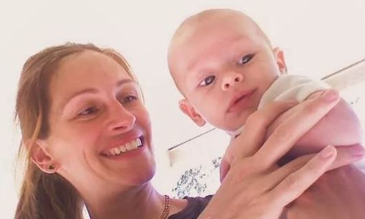 Συγκινήθηκε η Τζούλια Ρόμπερτς: «Το μωρό μου είναι σήμερα ένα πανύψηλο... θαύμα 17 ετών»