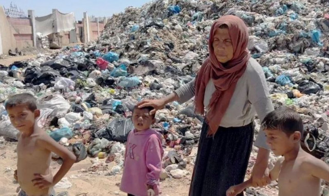 Αργός θάνατος στη Γάζα: Ζουν δίπλα σε σκουπίδια και τρωκτικά - SOS για το επικίνδυνο, τοξικό κοκτέιλ