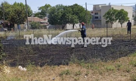 Βόλος: Πέταξαν γκαζάκι σε οικόπεδο και έβαλαν φωτιά – Κινδύνευσαν δυο ηλικιωμένοι 
