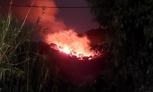 Φωτιά στη Νίσυρο - Κοντά στους Πάλους το μέτωπο