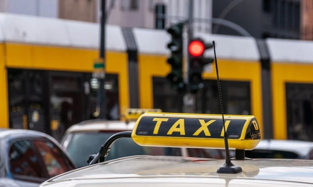 Προσωρινή παράταση έως τις 31 Ιουλίου για τα ταξί που πρέπει να αποσυρθούν