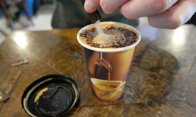 «Γλυκός» καφές στο χέρι, πικρός στο... τραπέζι