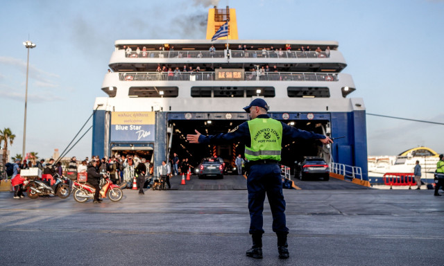 «Χάος» στα λιμάνια της Αττικής για το τριήμερο του Αγίου Πνεύματος